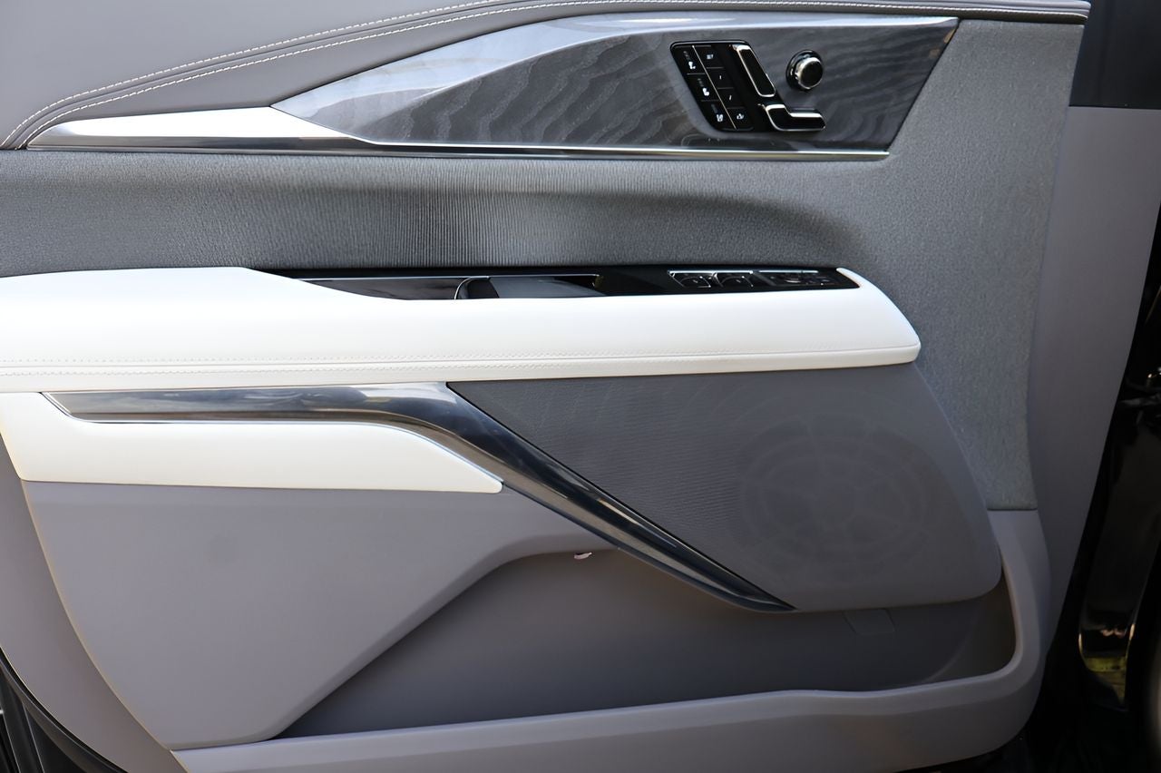 2025 Cadillac ESCALADE IQ Luxury 1
