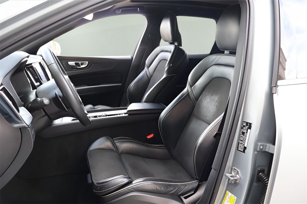 2018 Volvo XC60 Hybrid T8 R-Design