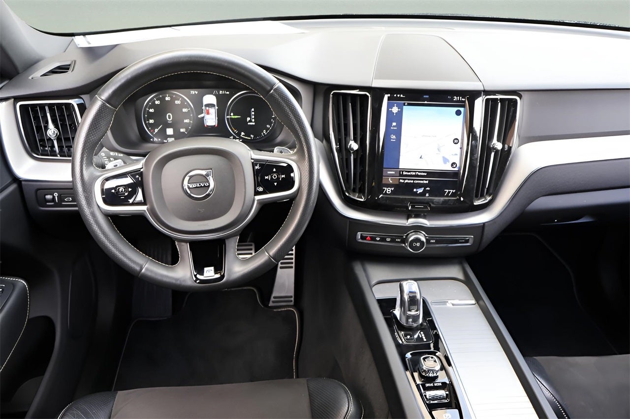 2018 Volvo XC60 Hybrid T8 R-Design