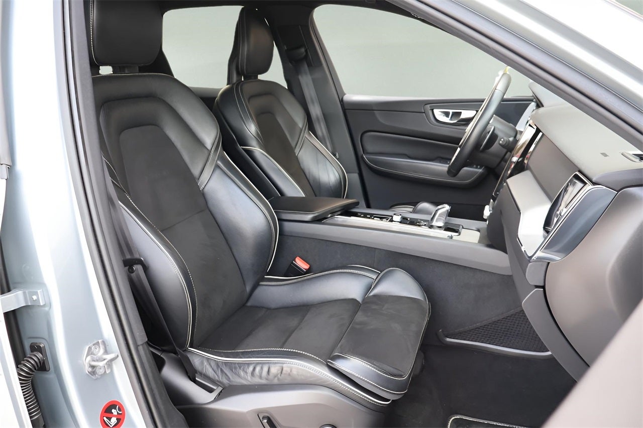 2018 Volvo XC60 Hybrid T8 R-Design