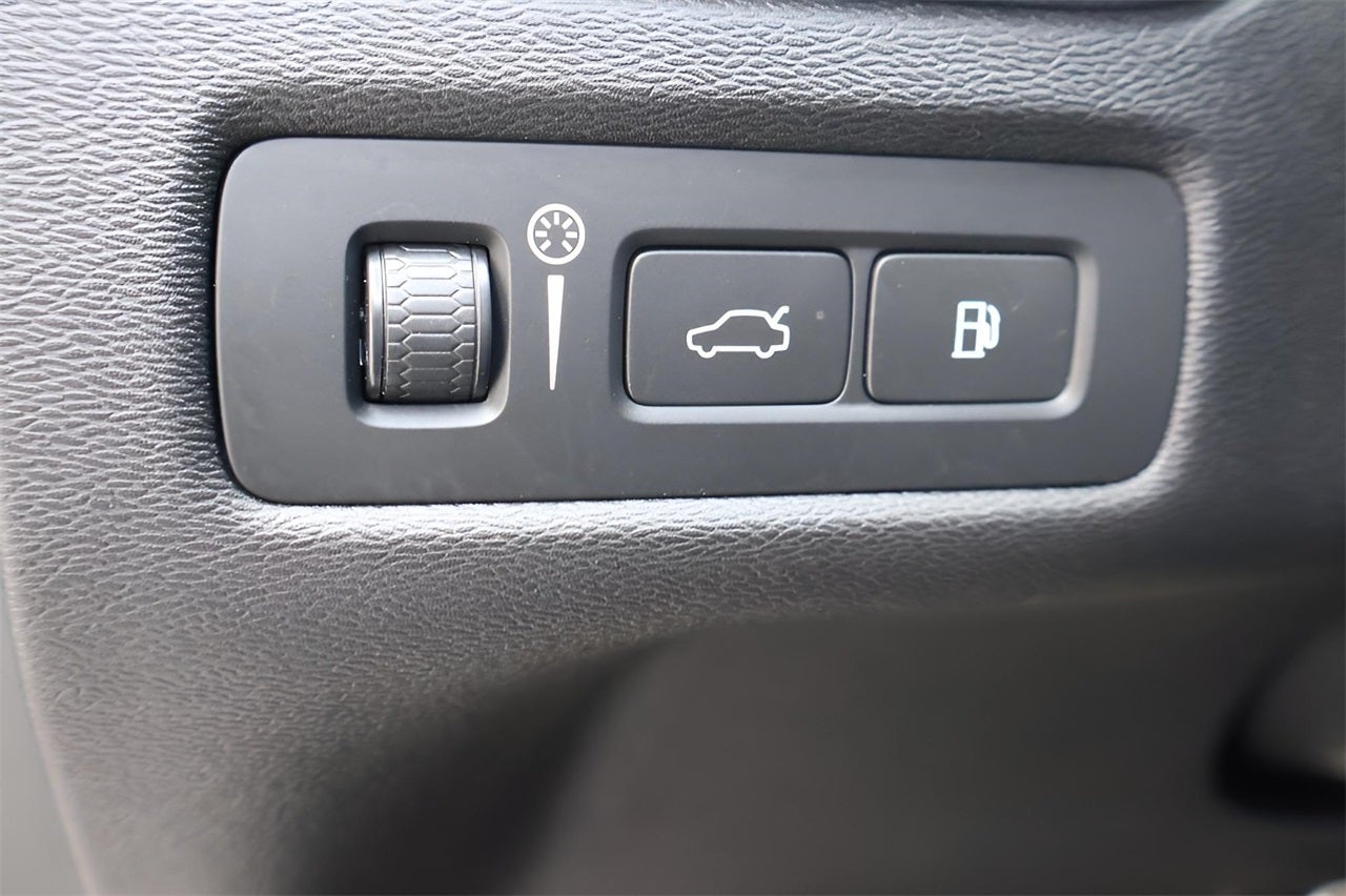 2018 Volvo XC60 Hybrid T8 R-Design