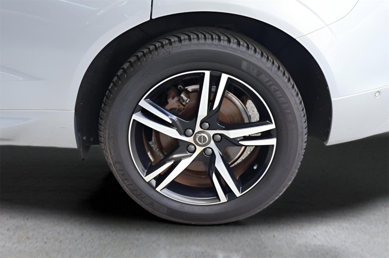 2018 Volvo XC60 Hybrid T8 R-Design