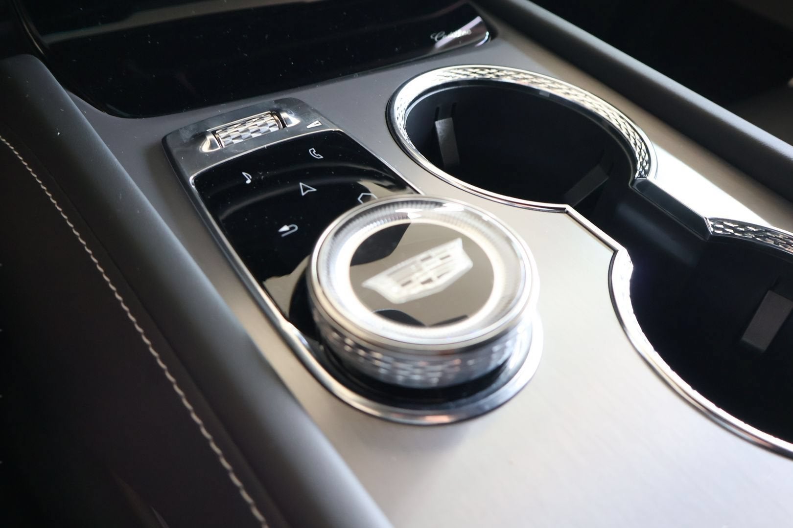 2026 Cadillac VISTIQ Platinum