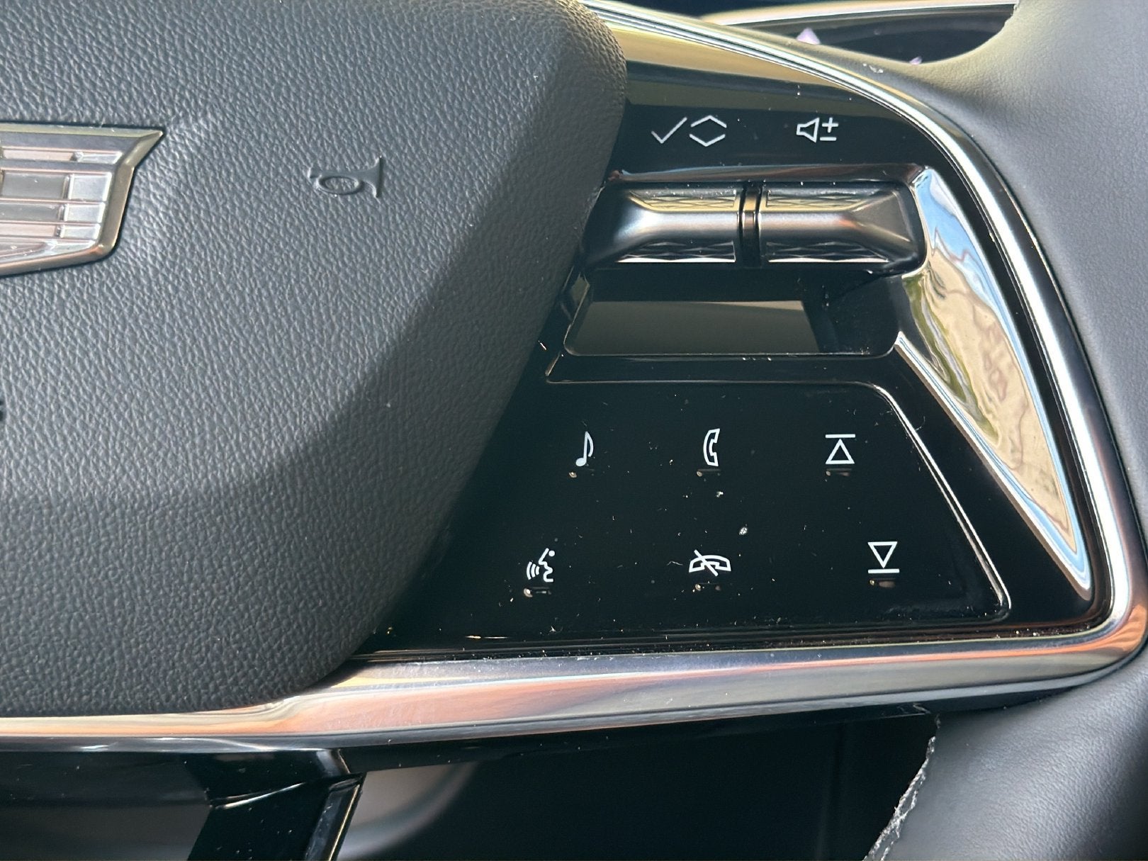 2025 Cadillac LYRIQ Luxury 1