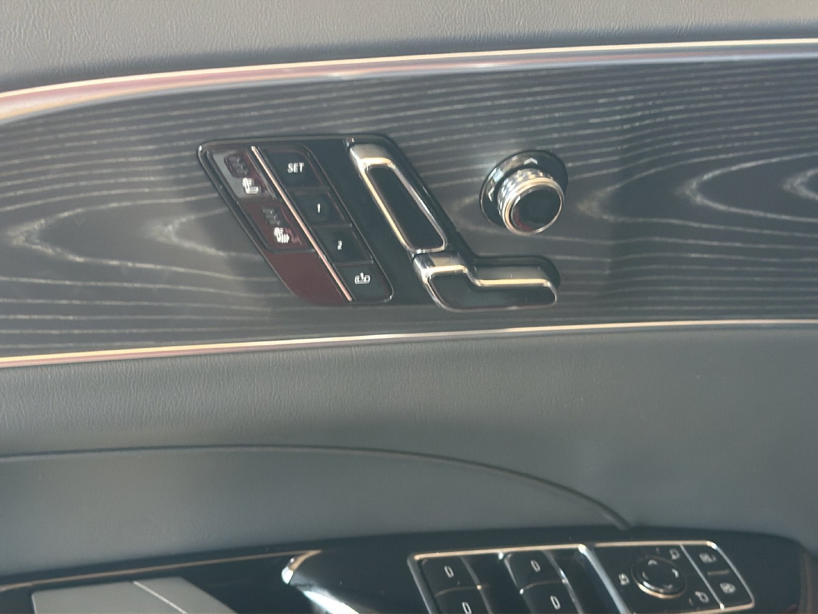 2025 Cadillac LYRIQ Luxury 1
