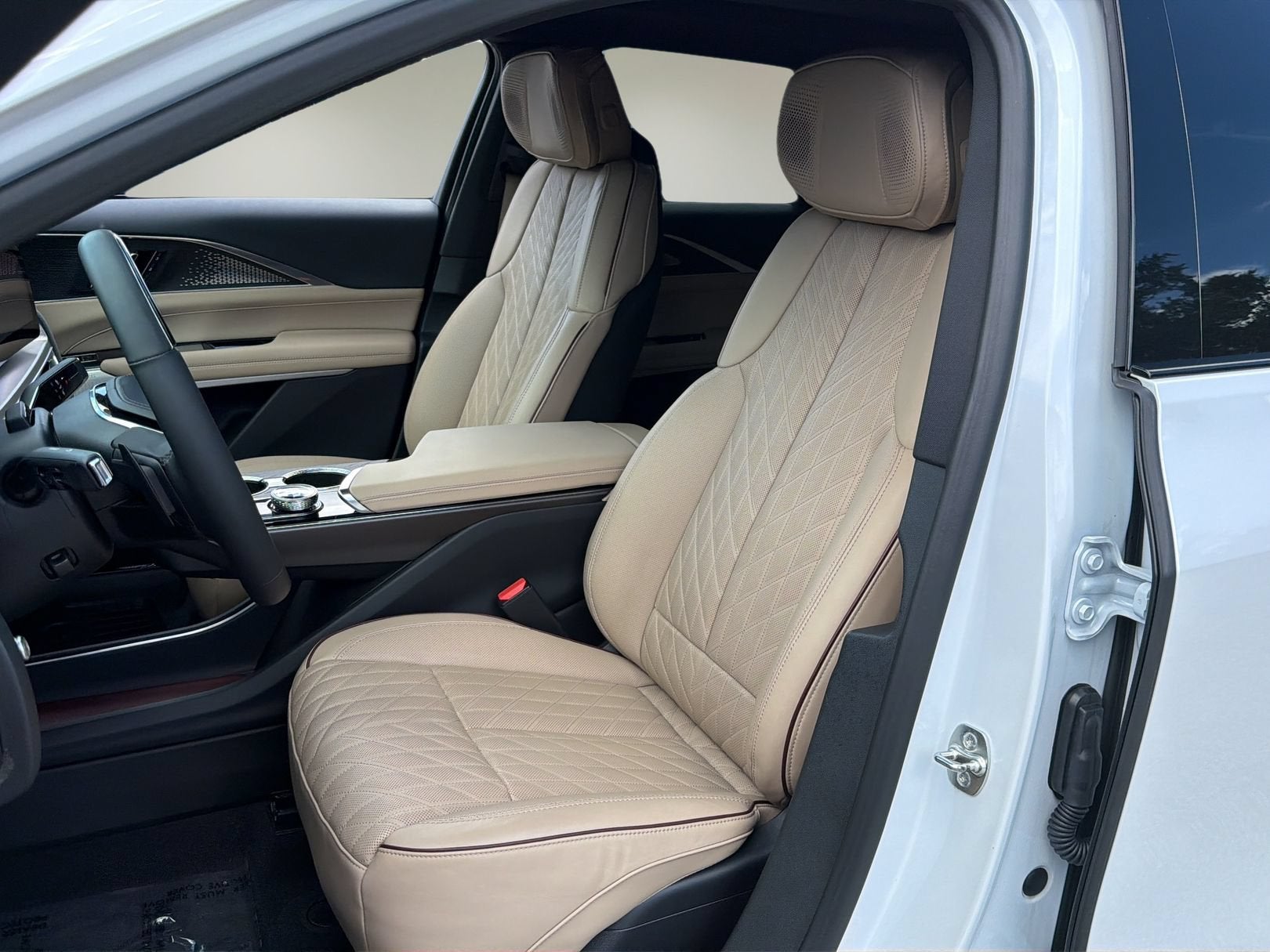 2024 Cadillac LYRIQ Luxury 3