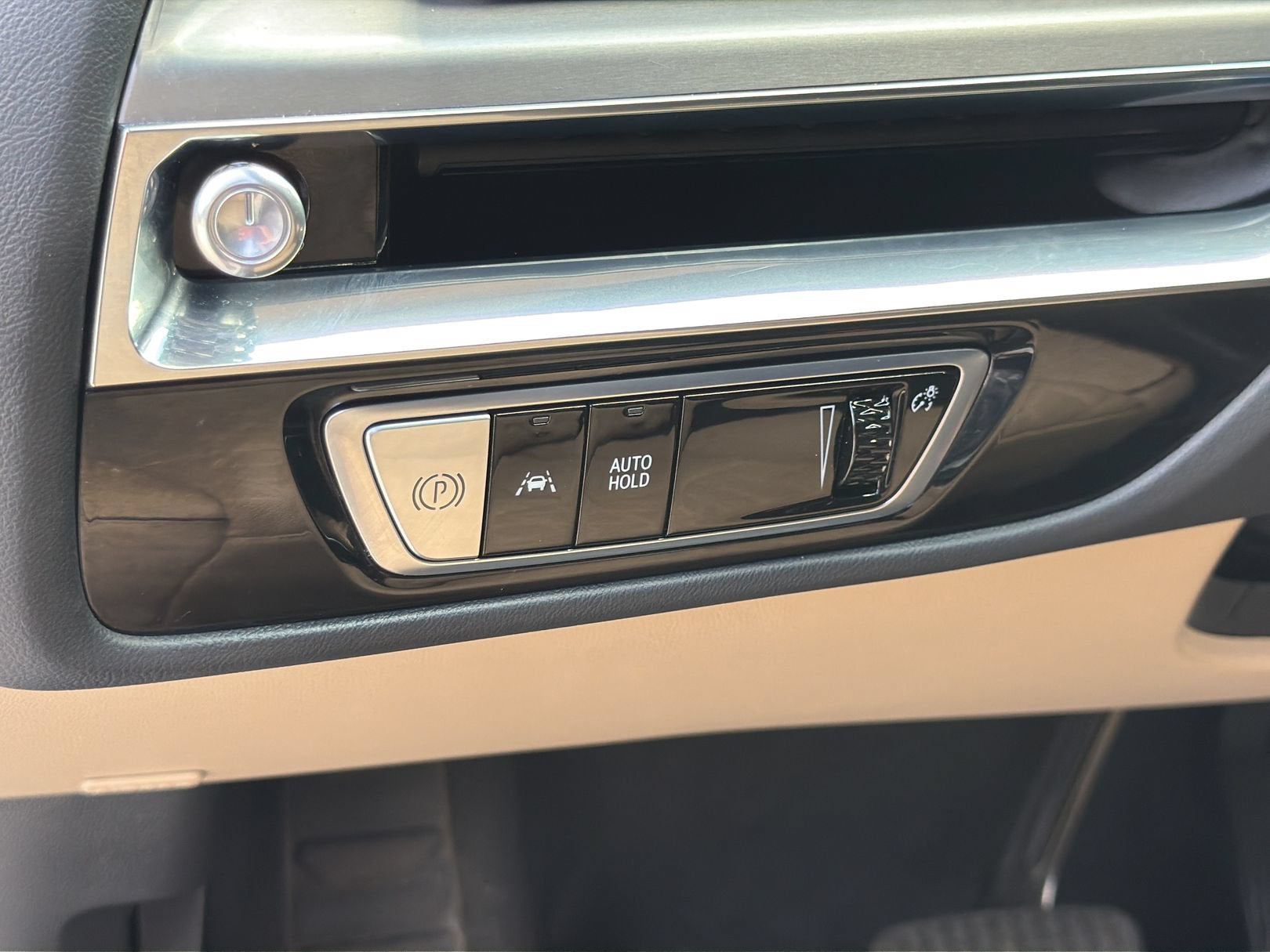 2024 Cadillac LYRIQ Luxury 3