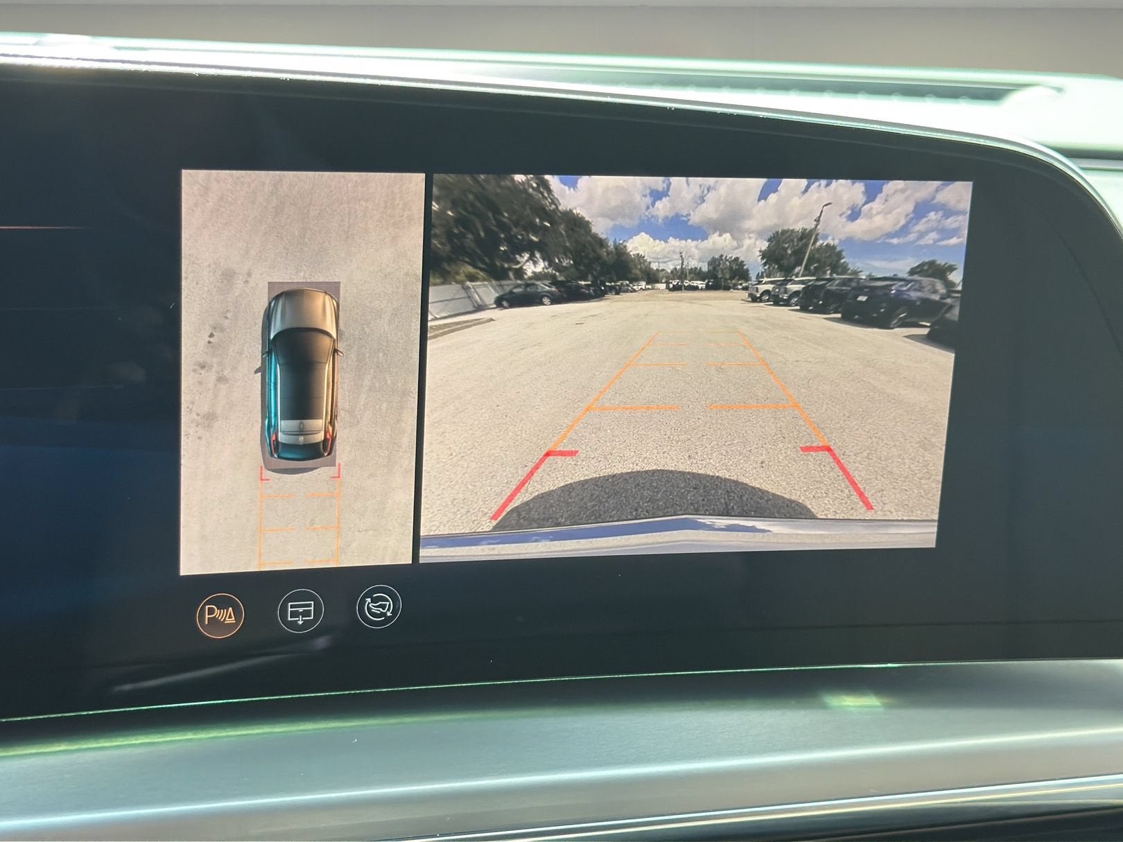 2024 Cadillac LYRIQ Luxury 3