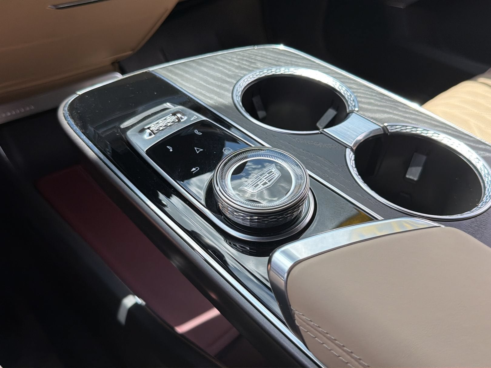 2024 Cadillac LYRIQ Luxury 3