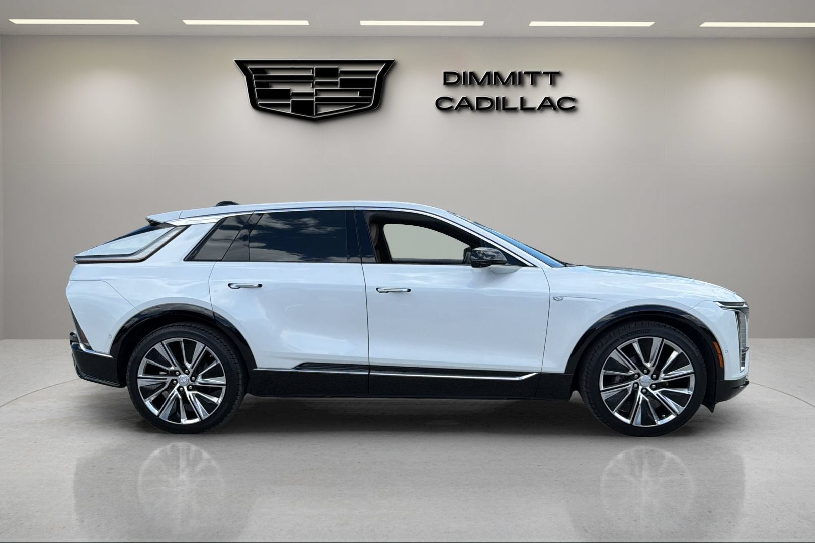2024 Cadillac LYRIQ Luxury 3