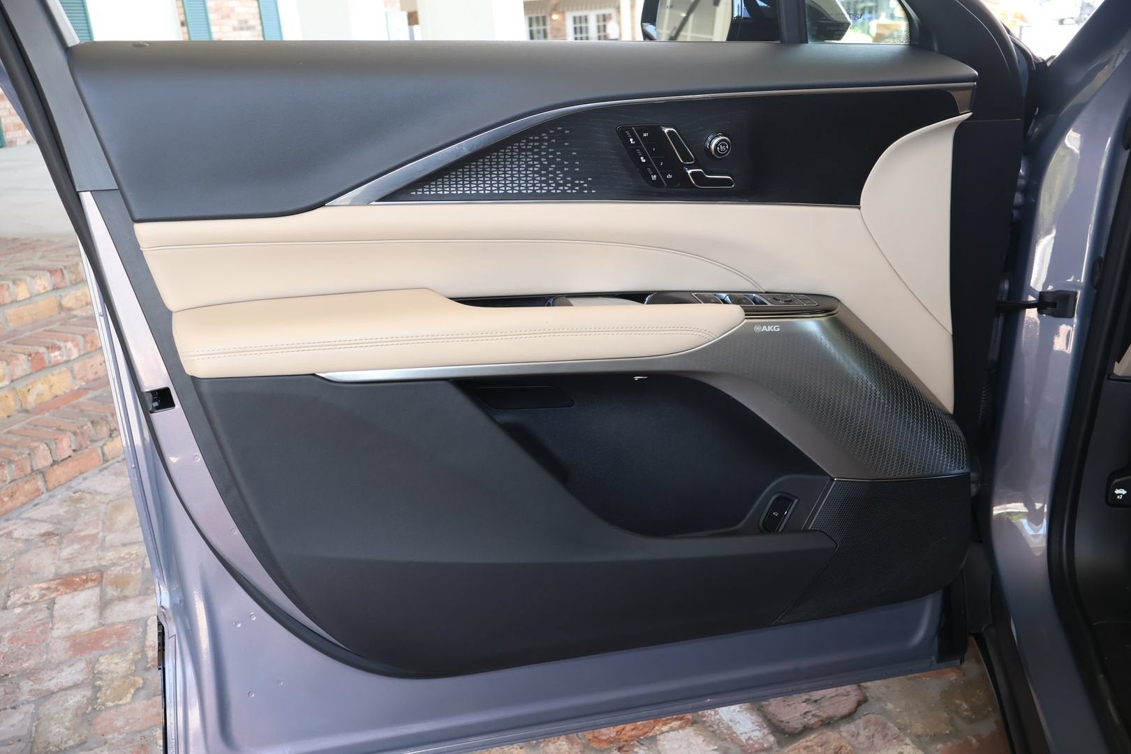 2024 Cadillac LYRIQ Luxury 3