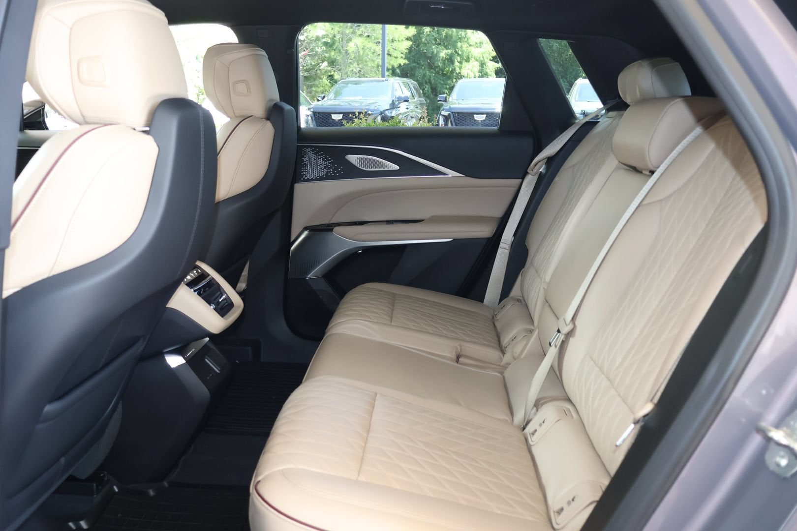 2024 Cadillac LYRIQ Luxury 3