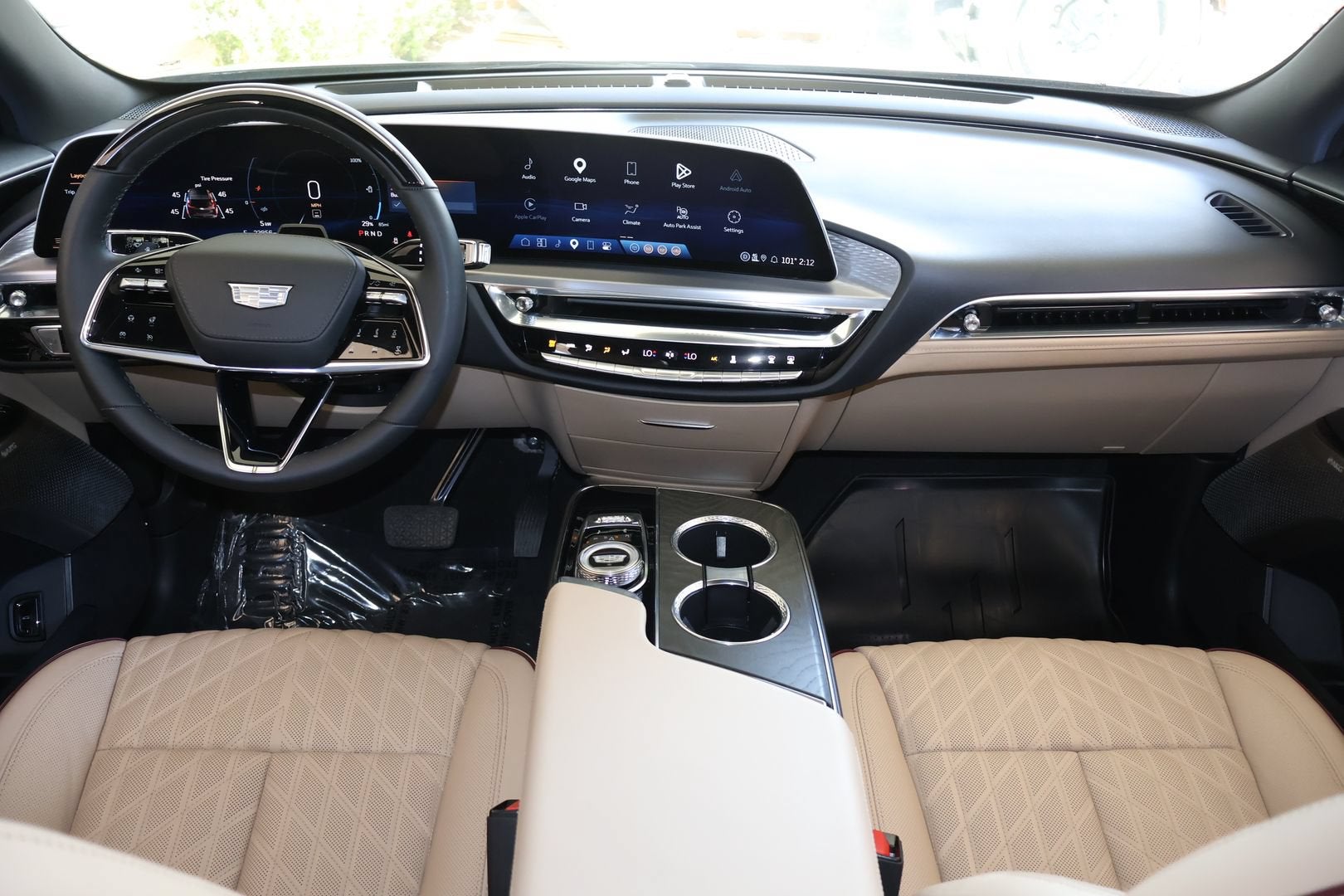 2024 Cadillac LYRIQ Luxury 3