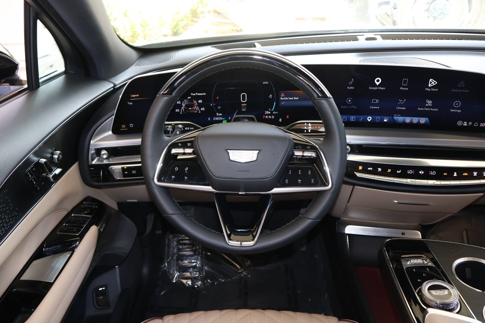 2024 Cadillac LYRIQ Luxury 3
