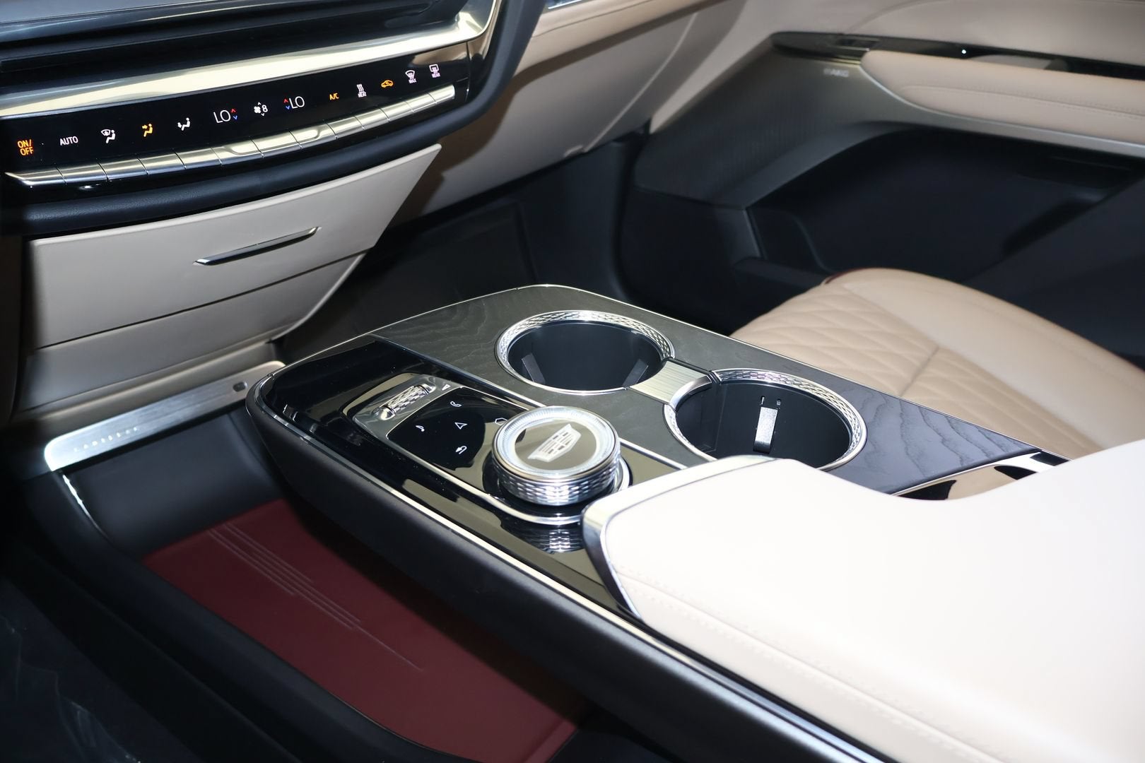 2024 Cadillac LYRIQ Luxury 3