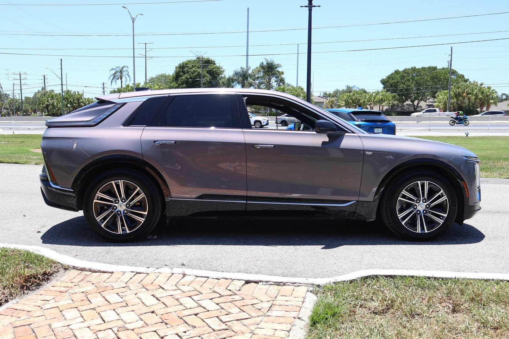 2024 Cadillac LYRIQ Luxury 3