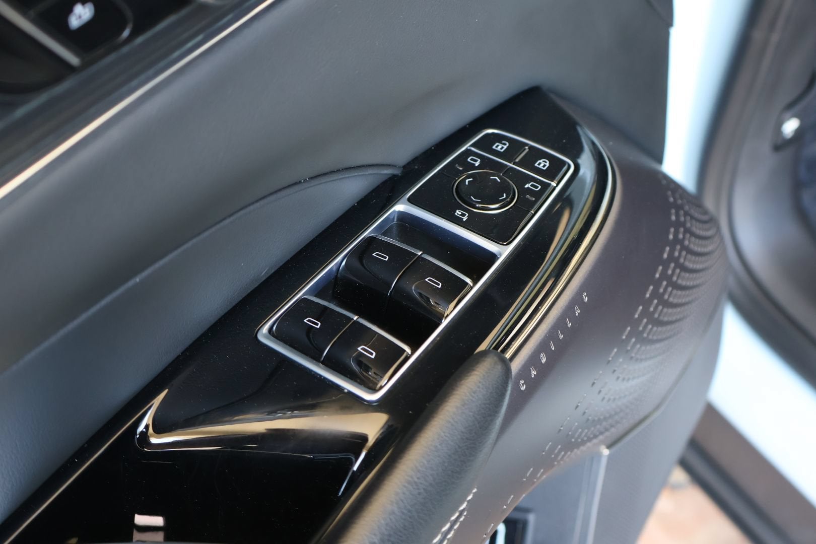 2024 Cadillac LYRIQ Sport 1