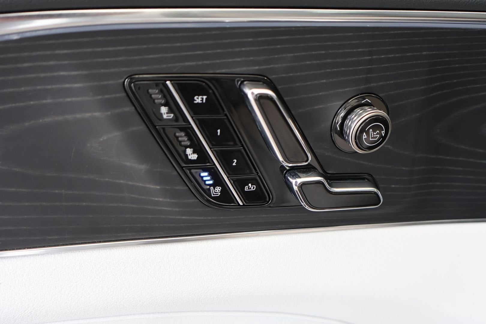 2024 Cadillac LYRIQ Sport 2