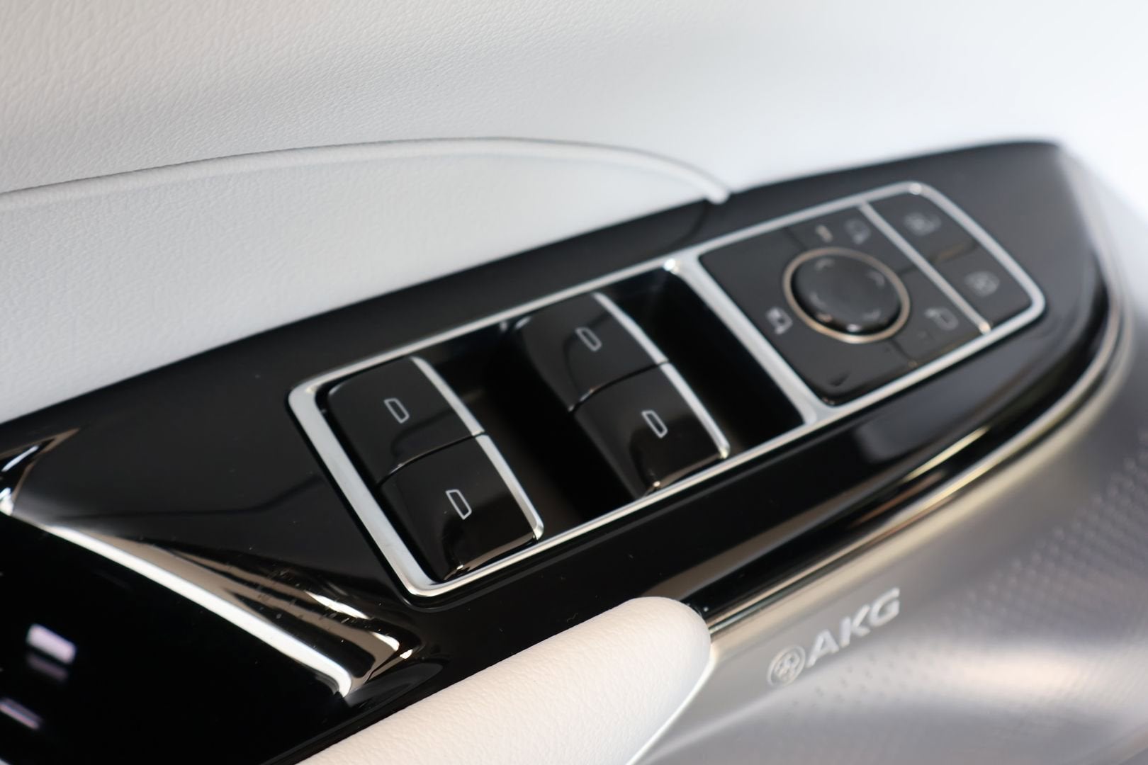 2024 Cadillac LYRIQ Sport 2
