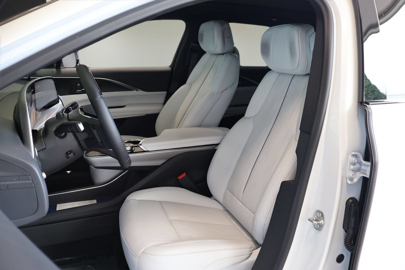 2024 Cadillac LYRIQ Sport 2