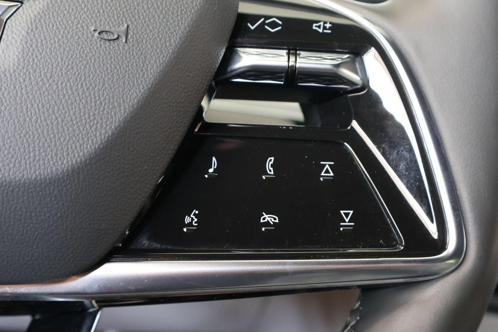 2024 Cadillac LYRIQ Sport 2