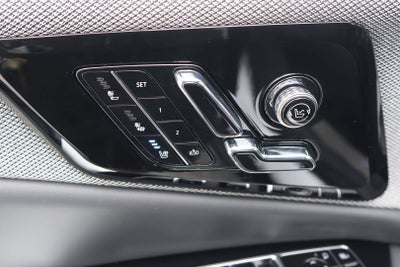 2025 Cadillac OPTIQ Luxury 2
