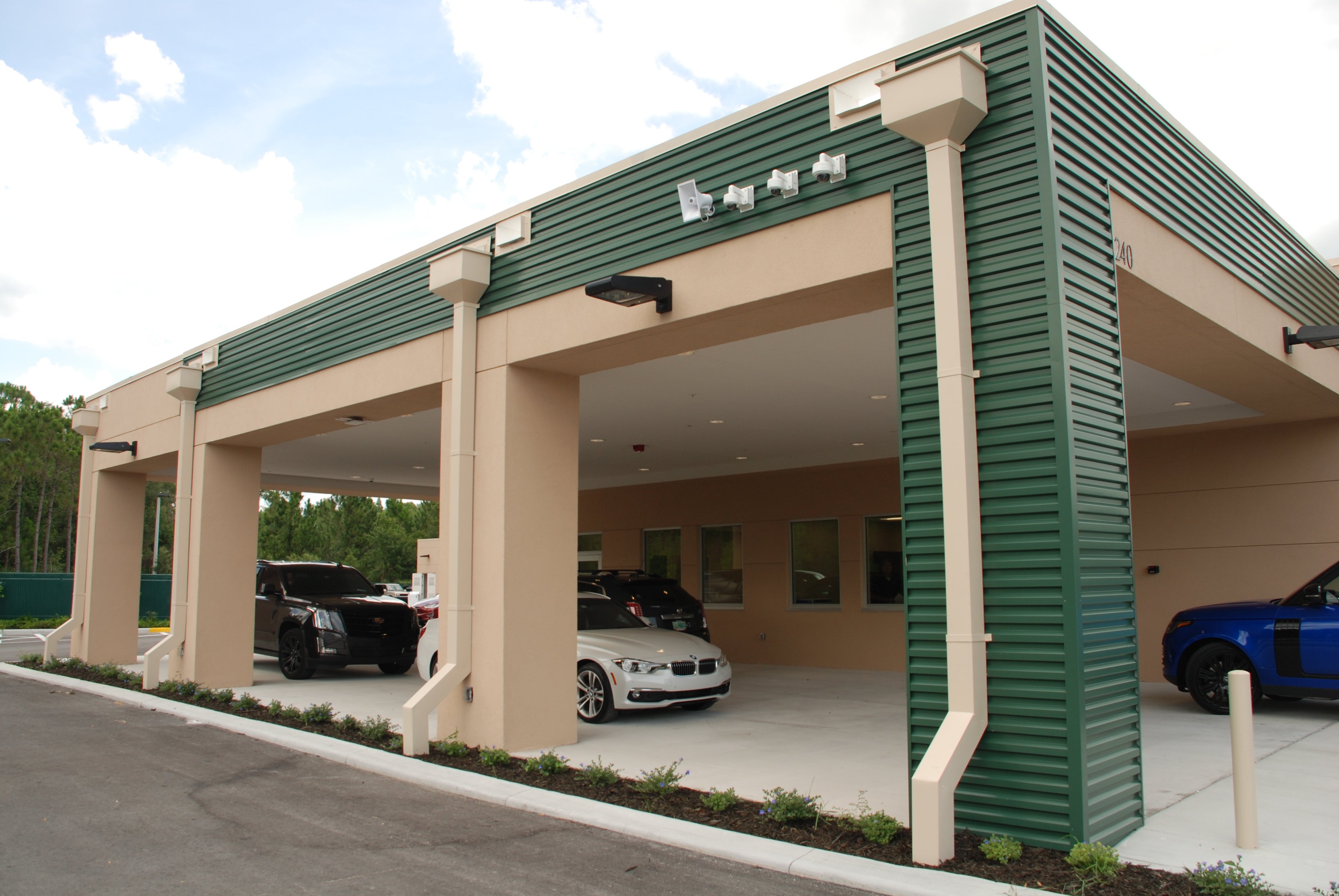 Outside Dimmitt Collision Center covered garage